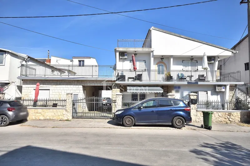 Vodice - house with 5 apartments 450m from the beach – 3