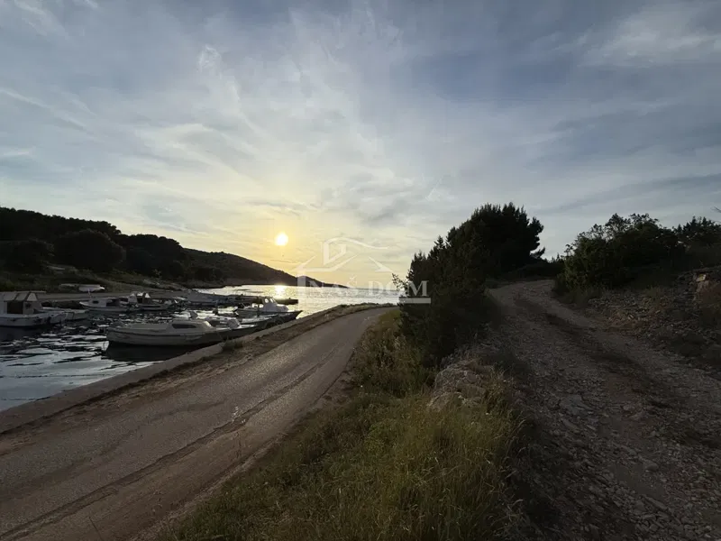 Atraktivno zemljiše na otoku Žirju