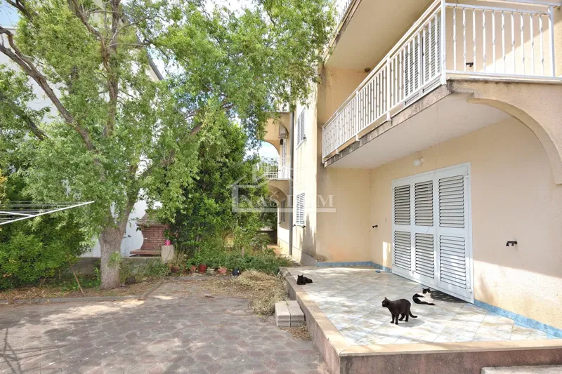 Vodice, SRIMA - apartment house with 5 apartments 100 m from the beach – 2