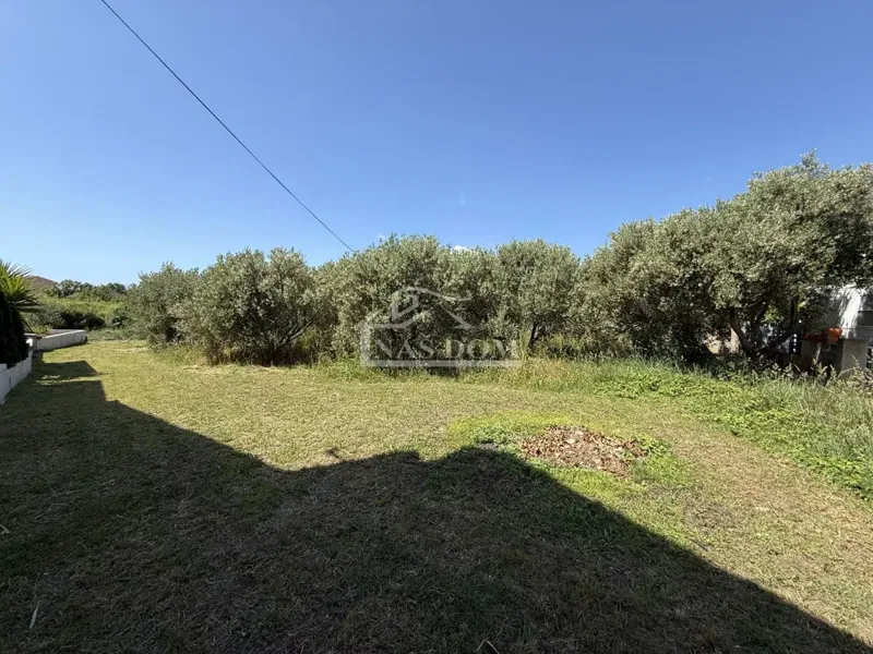 Vodice - Građevinsko zemljiše samo 250m od plaže