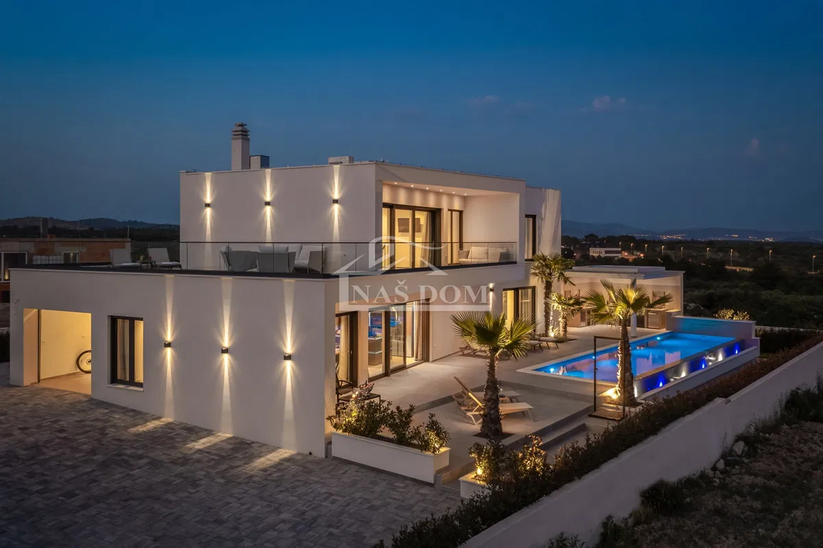 Vodice - Luksuzna villa  s bazenom, pogled na more
