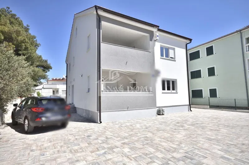 Vodice -  Kuća s dva stana,  700 m od plaže Hangar