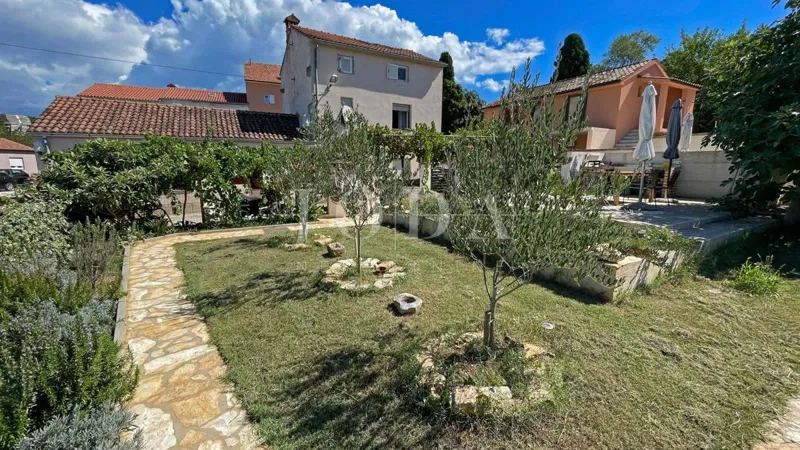 Lijepo mediteransko imanje sa 2 kuće 800m od mora,VINKURAN