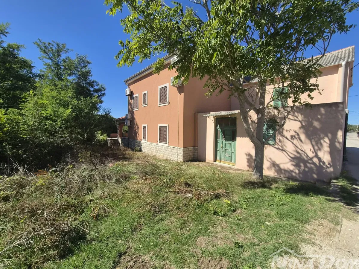 Dvojna kuća za renovaciju