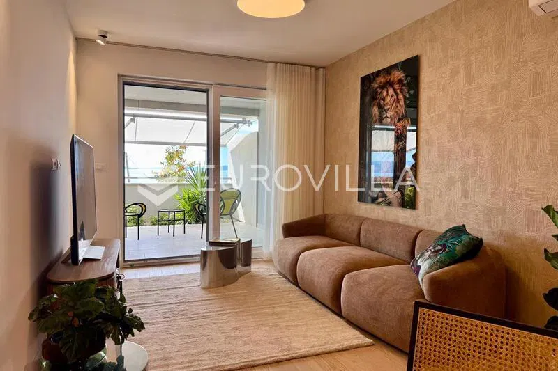 Split, Bel Etage, dizajnerski stan s garažnim mjestom, prvi najam