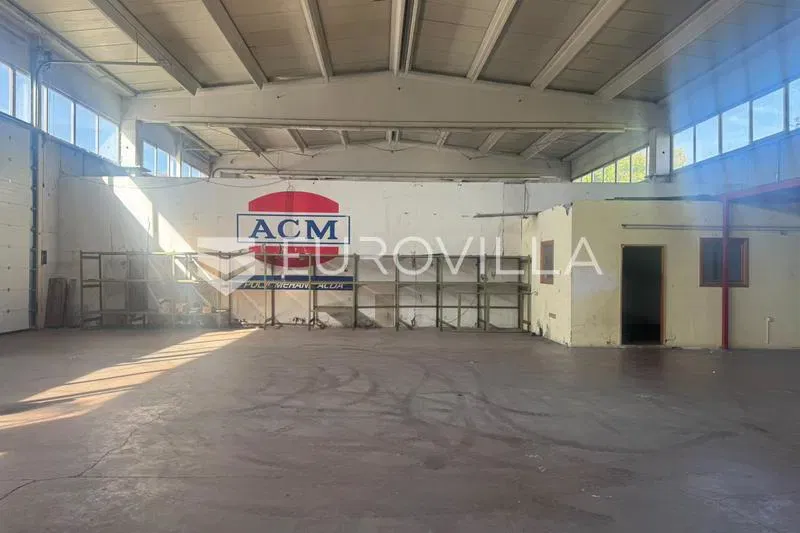 Zagreb, Buzin, 2 skladišno, proizvodne hale, 940 m²
