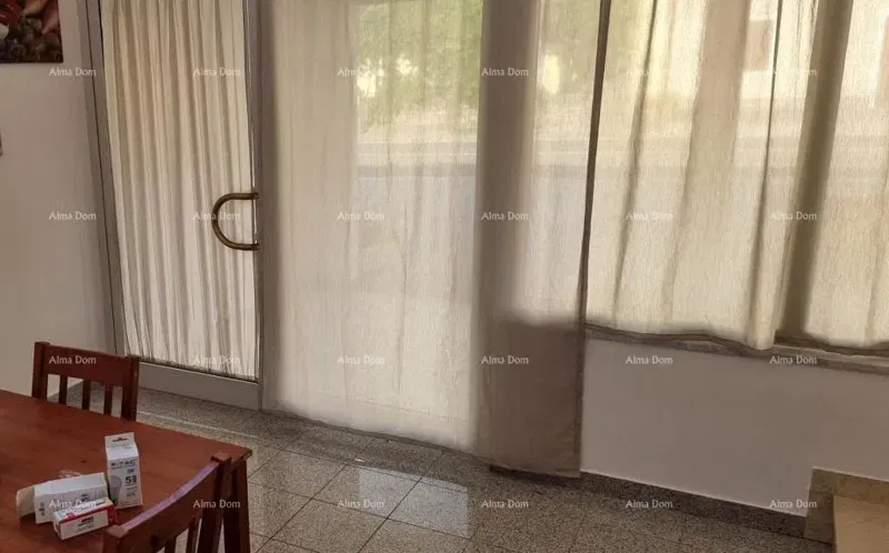 Buje. Prodaje se  stan u Kaštelu, površine 85 m²