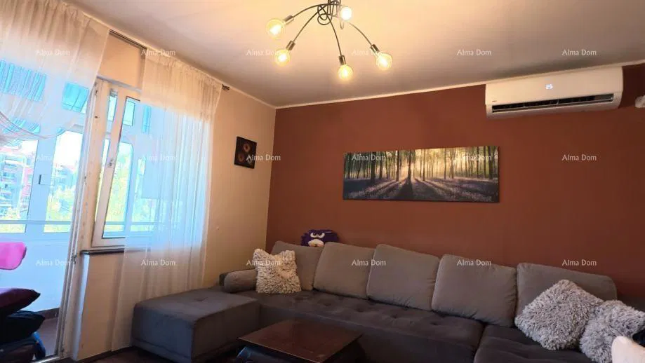 Prodaje se 3-sobni stan sa pogledom na more, na vrhunskoj lokaciji u Poreču blizina Picala.
