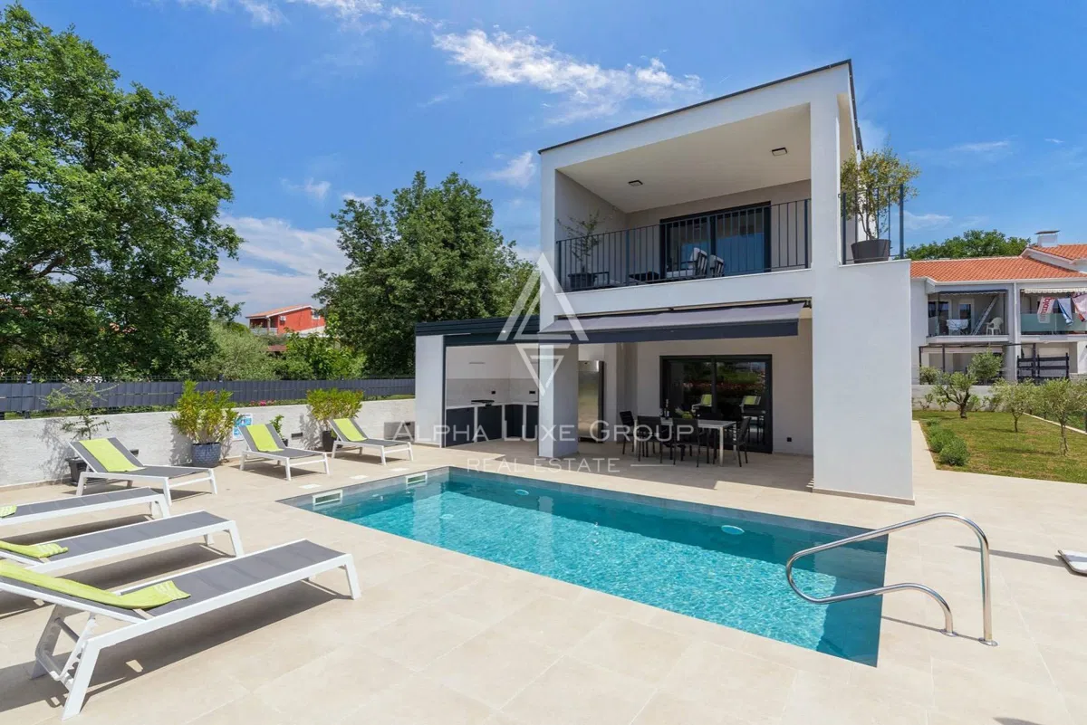 Istra, Poreč : Moderna vila s bazenom i jacuzzijem
