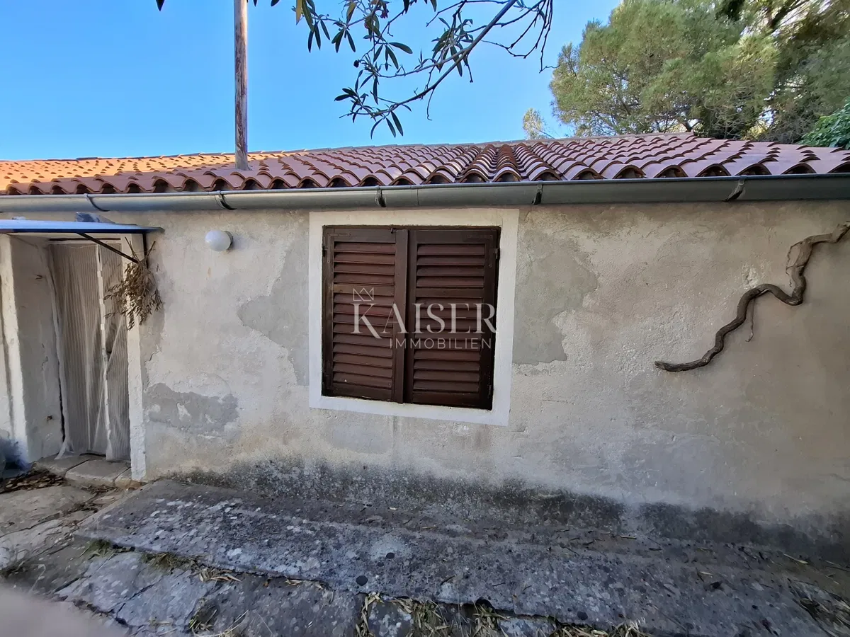 Lošinj-sziget, Veli Lošinj, 36 m²-es ház 500 m²-es építési telekkel, csendes helyen