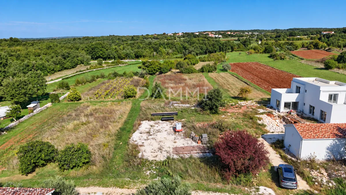 ISTRA, KANFANAR - Građevinsko zemljište s građevinskom dozvolom 1080m2