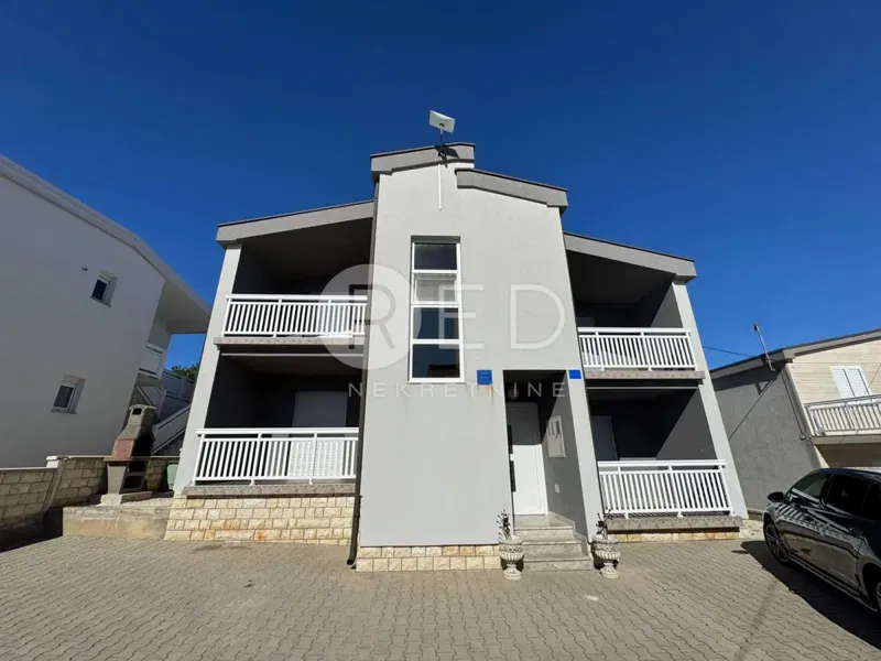 KUĆA S 4 APARTMANA 100 METARA OD PLAŽE - VIR, ZADARSKA