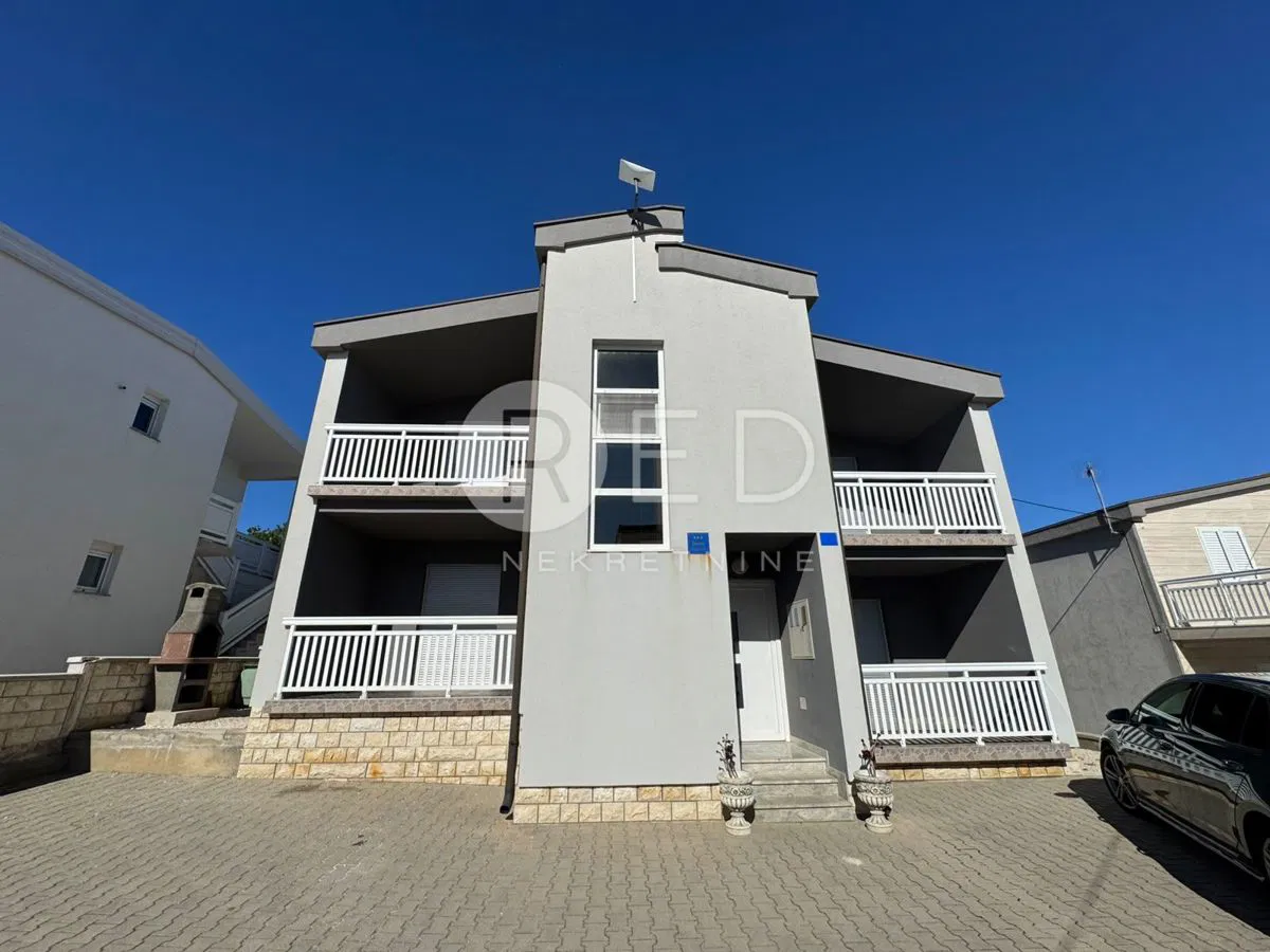 KUĆA S 4 APARTMANA 100 METARA OD PLAŽE - VIR, ZADARSKA