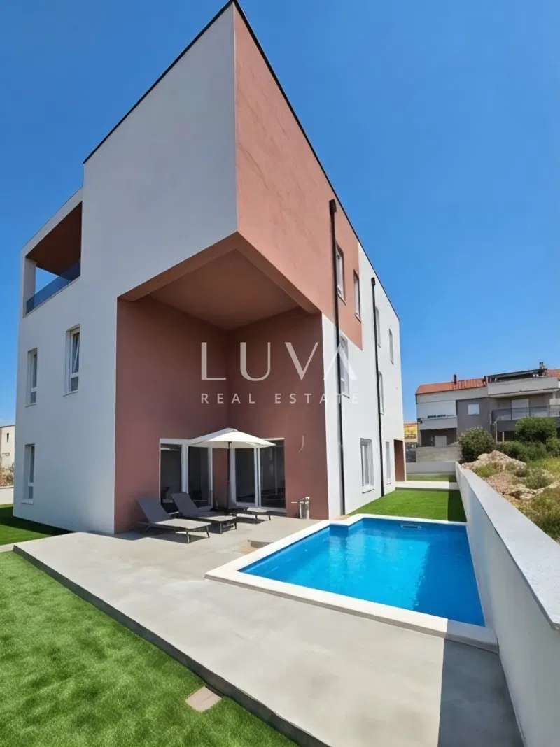 Vodice, two-bedroom penthouse with a terrace and two parking spaces, 116 m² GFA – 3