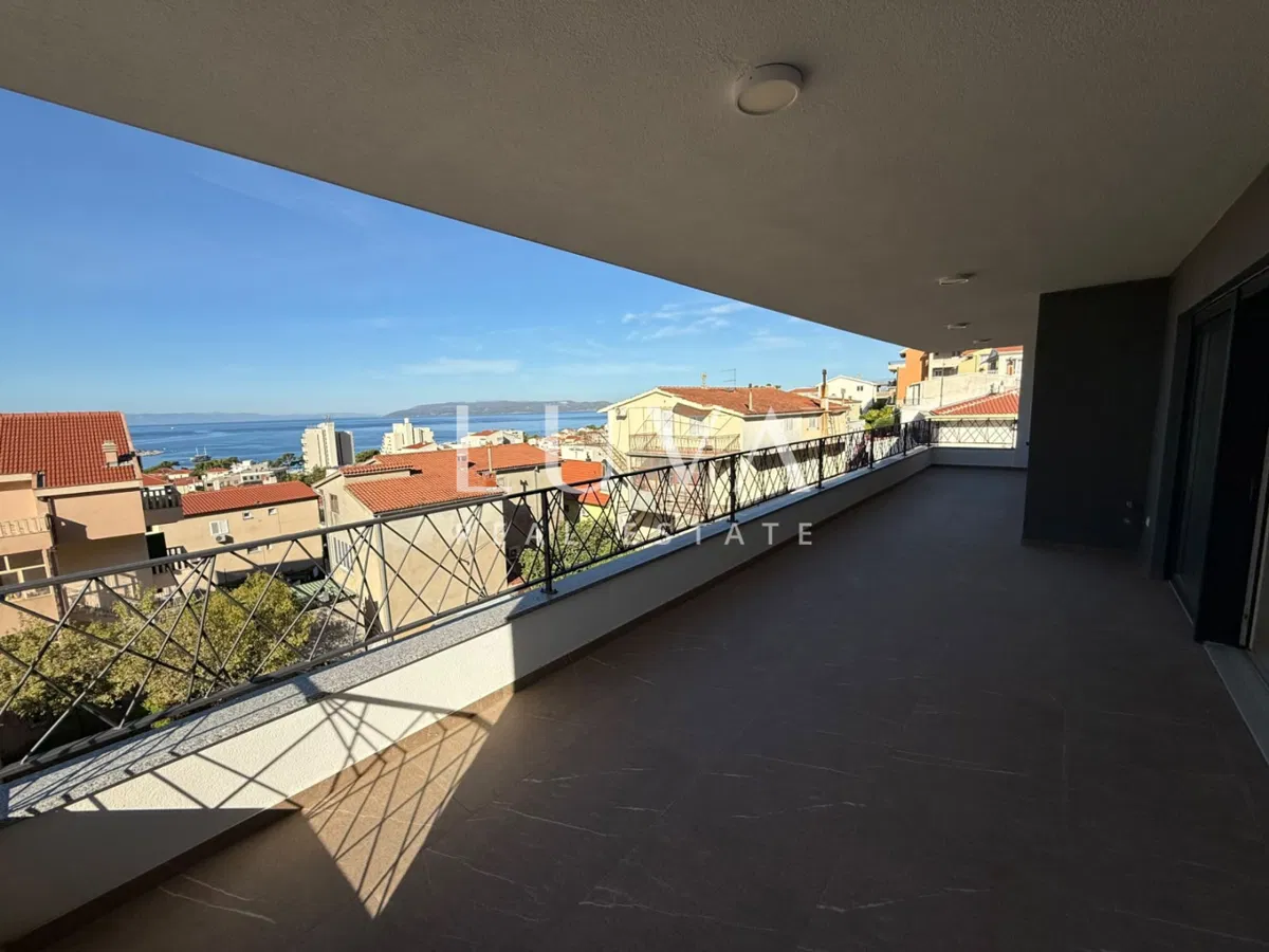 Makarska, 5s stan 165 m2 s pogledom na more, novogradnja