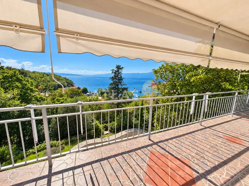 KOSTRENA - Haus mit Pool und Meerblick