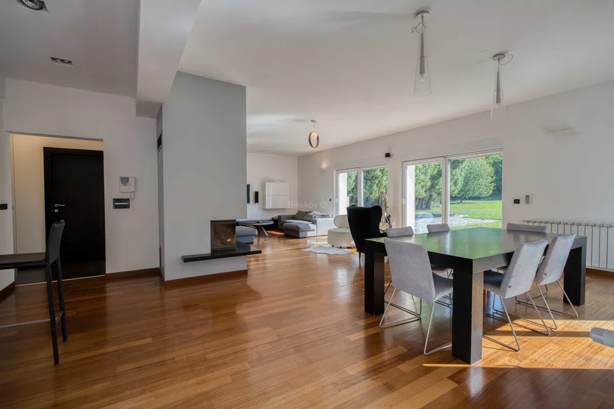 Prodaja, Šestine, prekrasna troetažna vila 500m2, na parceli od 5000m2