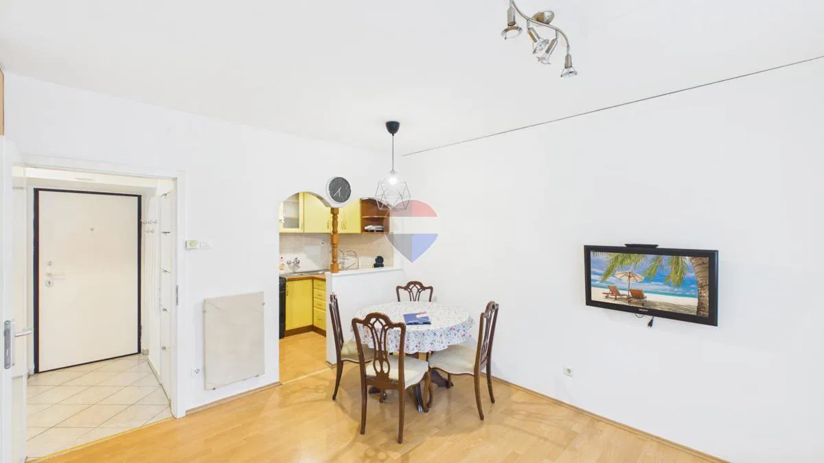 Zagreb, Voltino – dvosoban stan 36 m² sa spremištem