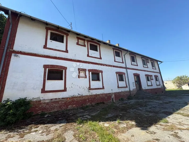 Veliki objekt 620 m² - idealan za dom ili hotel