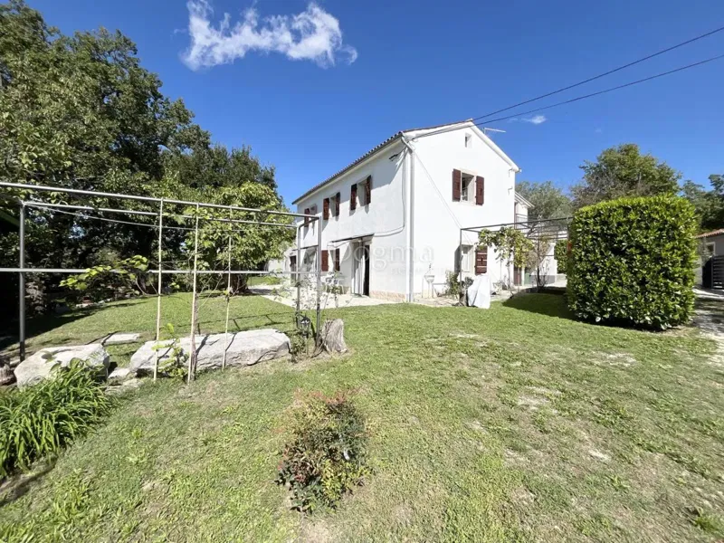 GROŽNJAN, ROMANTIČNA KAMENA KUĆA SA PREDIVNIM POGLEDOM