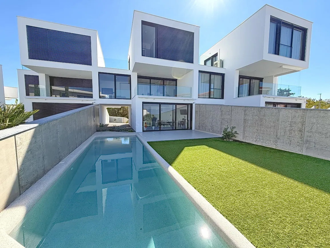 Malinska, moderna luksuzna vila s bazenom 200 m od mora
