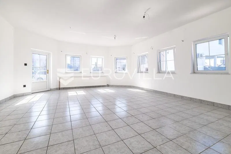 Zagreb, Sveta Klara, poslovni prostor na dvije etaže u samostojećem objektu, 152 m²