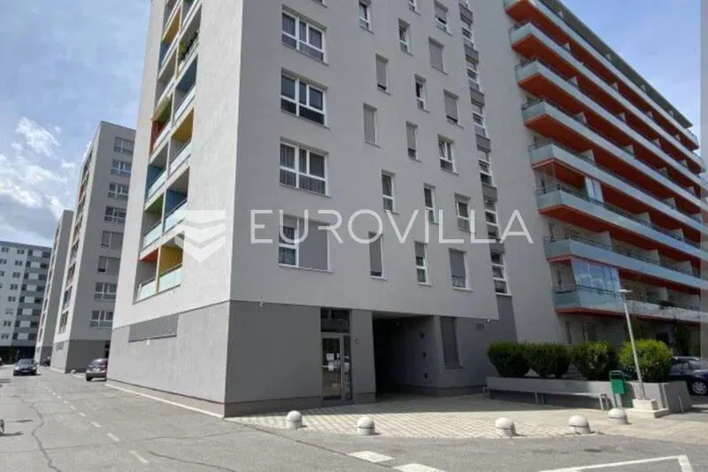 Zagreb, Zapruđe, prekrasan dvosoban stan, garažno parking mjesto, spremište 62 m²