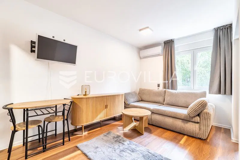Zagreb, Voltino, komforan dvosoban stan, 28 m²