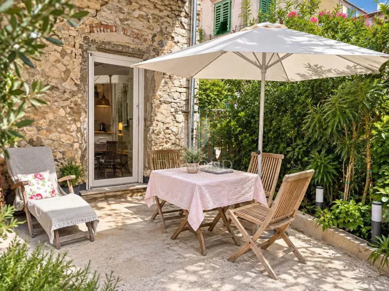 PRILIKA! Rovinj, Fantastična apartmanska kuća na korak od rive