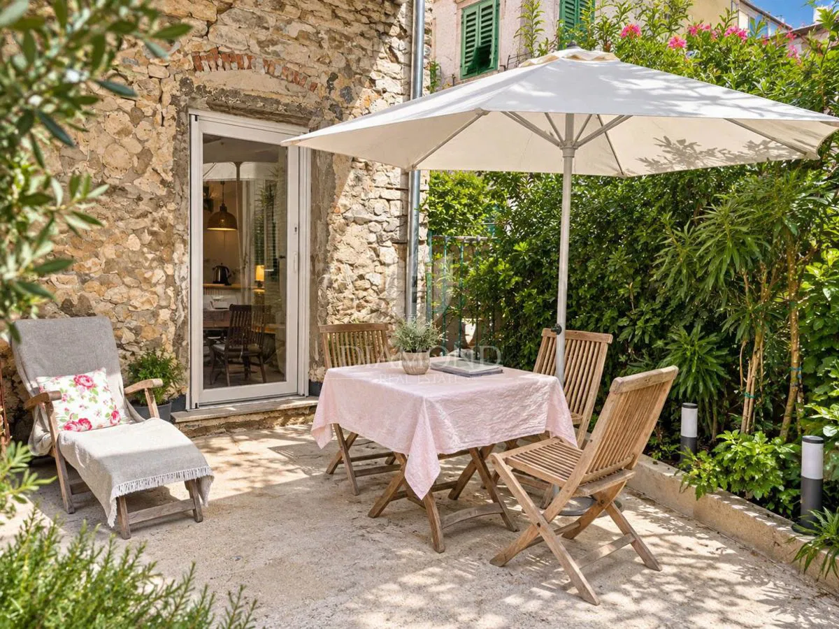 PRILIKA! Rovinj, Fantastična apartmanska kuća na korak od rive