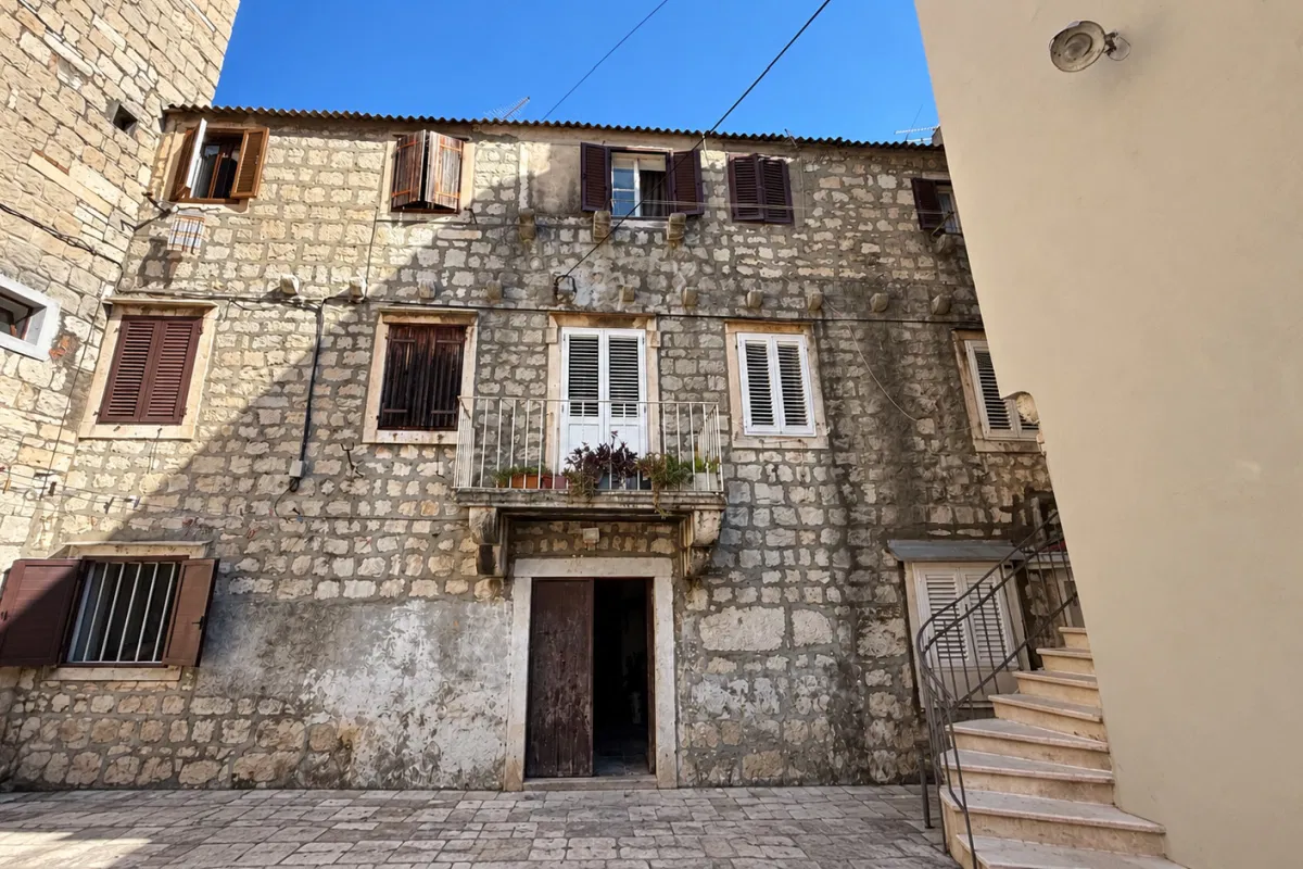 Dvosoban stan u srcu Splita u neposrednoj blizini Rive