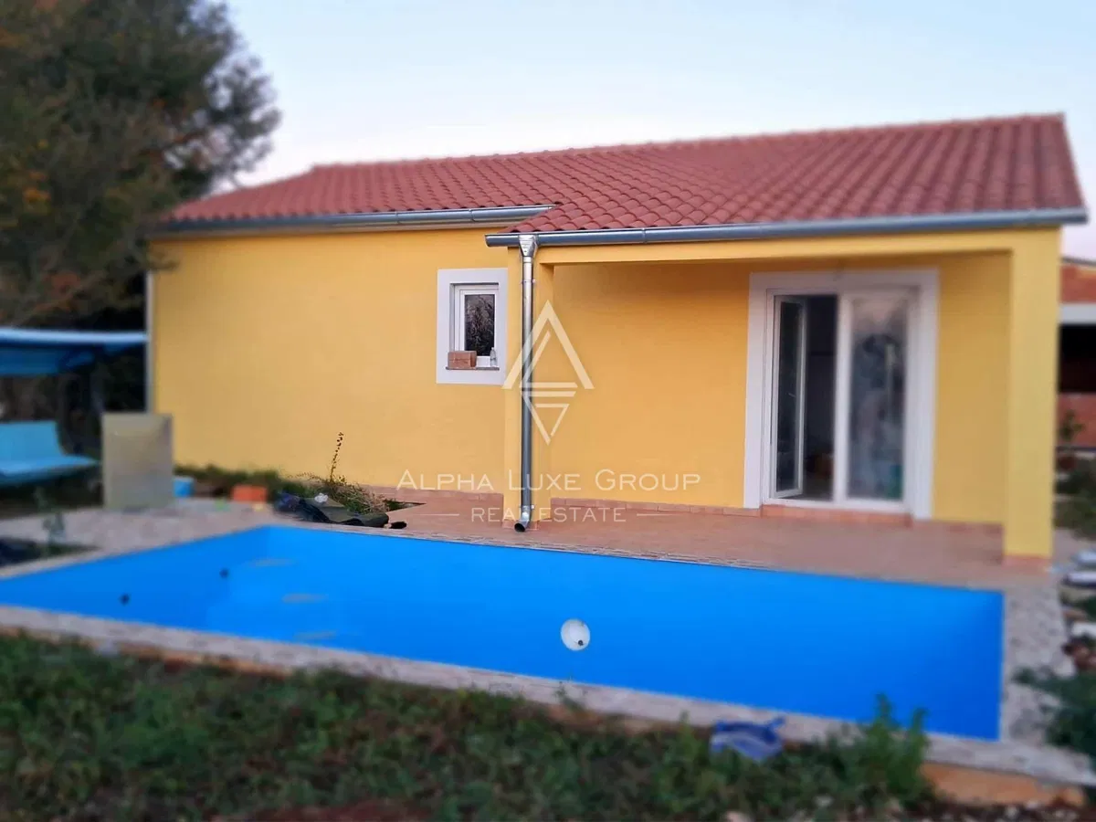 Istra, Svetvinčenat : Nova kuća s bazenom na prodaju