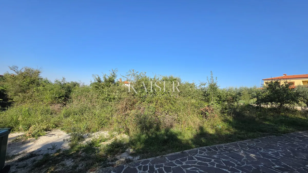UMAG, ISTRIA - TERRENO EDIFICABILE IN POSIZIONE TRANQUILLA, A 6 KM DAL CENTRO