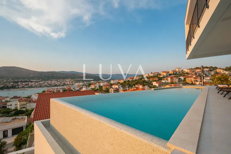 Čiovo, Trogir, moderna kuća 285 m² s bazenom i pogledom na more, najam