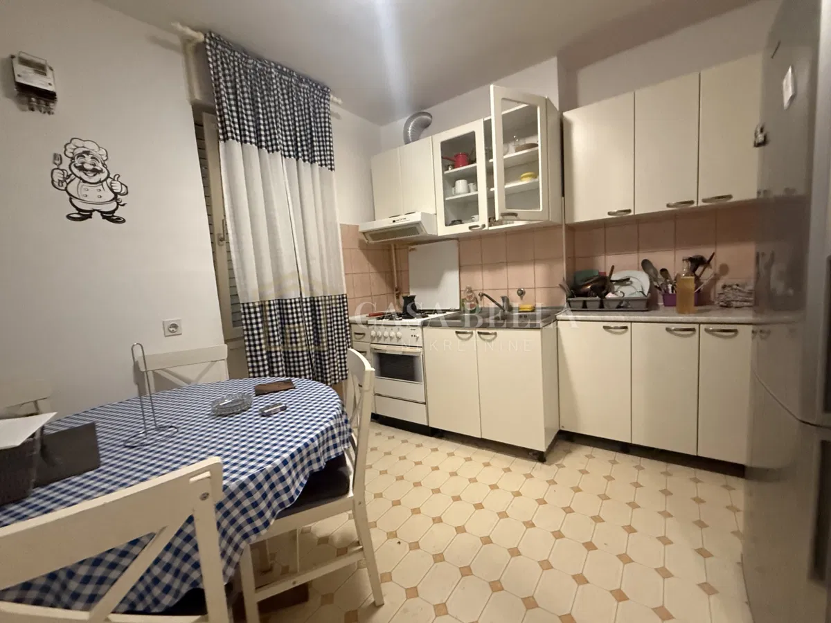 EKSKLUZIVNA PONUDA – Krnjevo, 2SB klasični stan 53 m², 1. kat, balkon