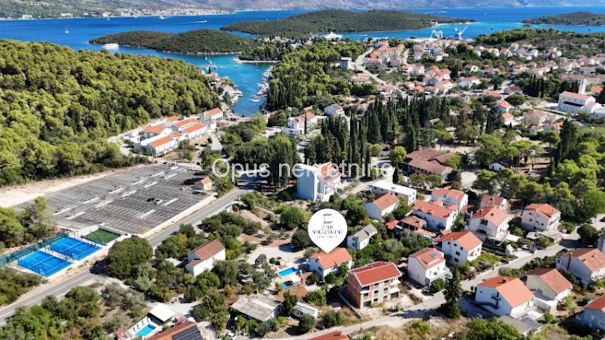 KORČULA – VILA S BAZENOM, 7 SPAVAĆIH SOBA I PROSTRANOM OKUĆNICOM (Video)