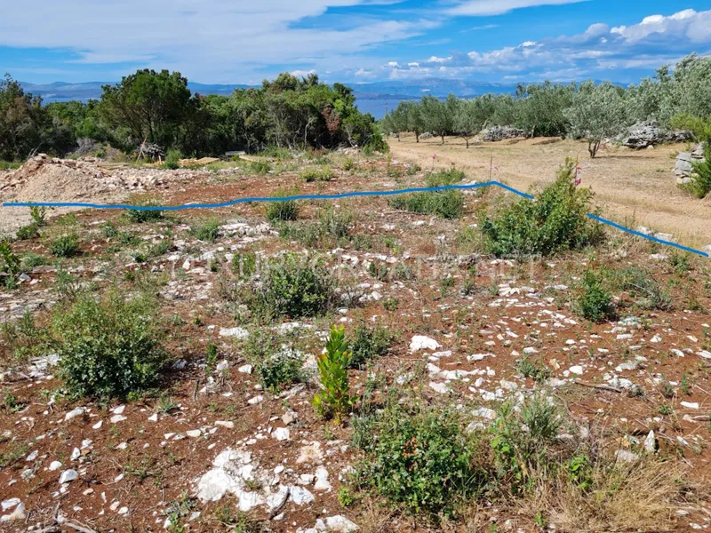 Prodaje se zemljiste s prekrasnim pogledom na more na otoku Solta