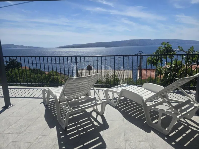 SENJ, kuća sa prekrasnim  pogledom i u blizini mora