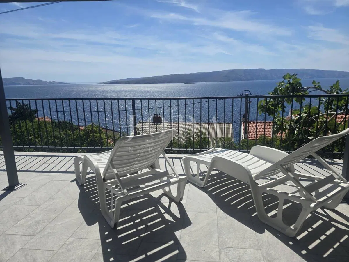 SENJ, kuća sa prekrasnim  pogledom i u blizini mora