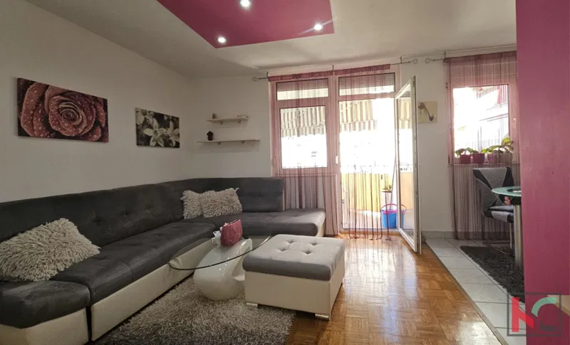PULA, ŠIJANA, DVOSOBAN MODERAN STAN SA VELIKIM BALKONOM #PRODAJA