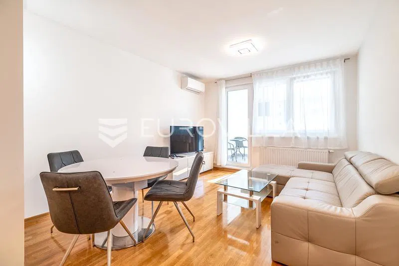 Zagreb, Borovje, dvosoban stan uz garažno parkirno mjesto, 52,36 m²
