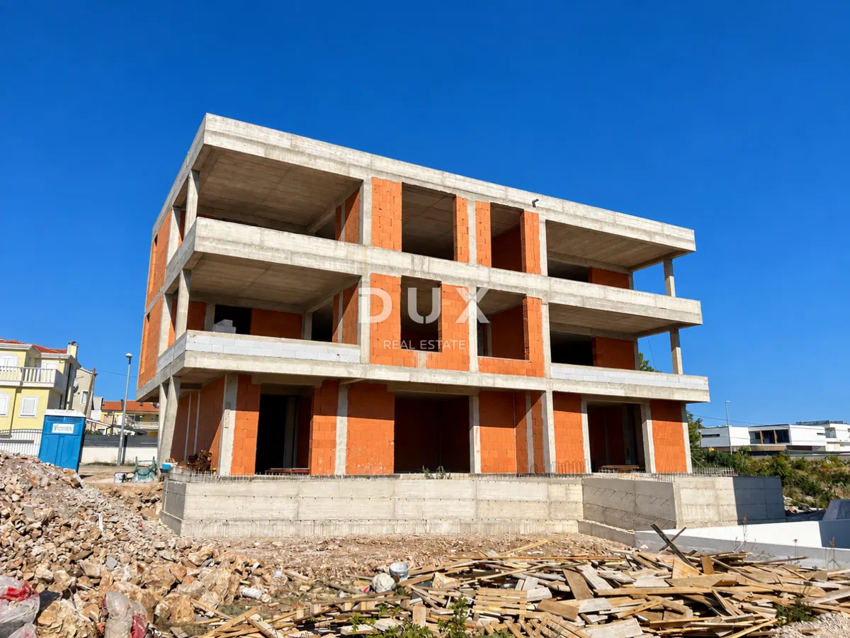 Vodice, appartamento trilocale con ampio spazio esterno, 87,68 m²