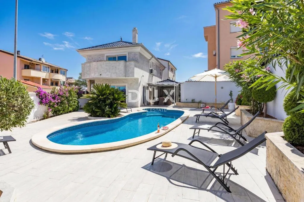 Pula, Štinjan, villa, 160 m2, medence, garázs, parkosított kert