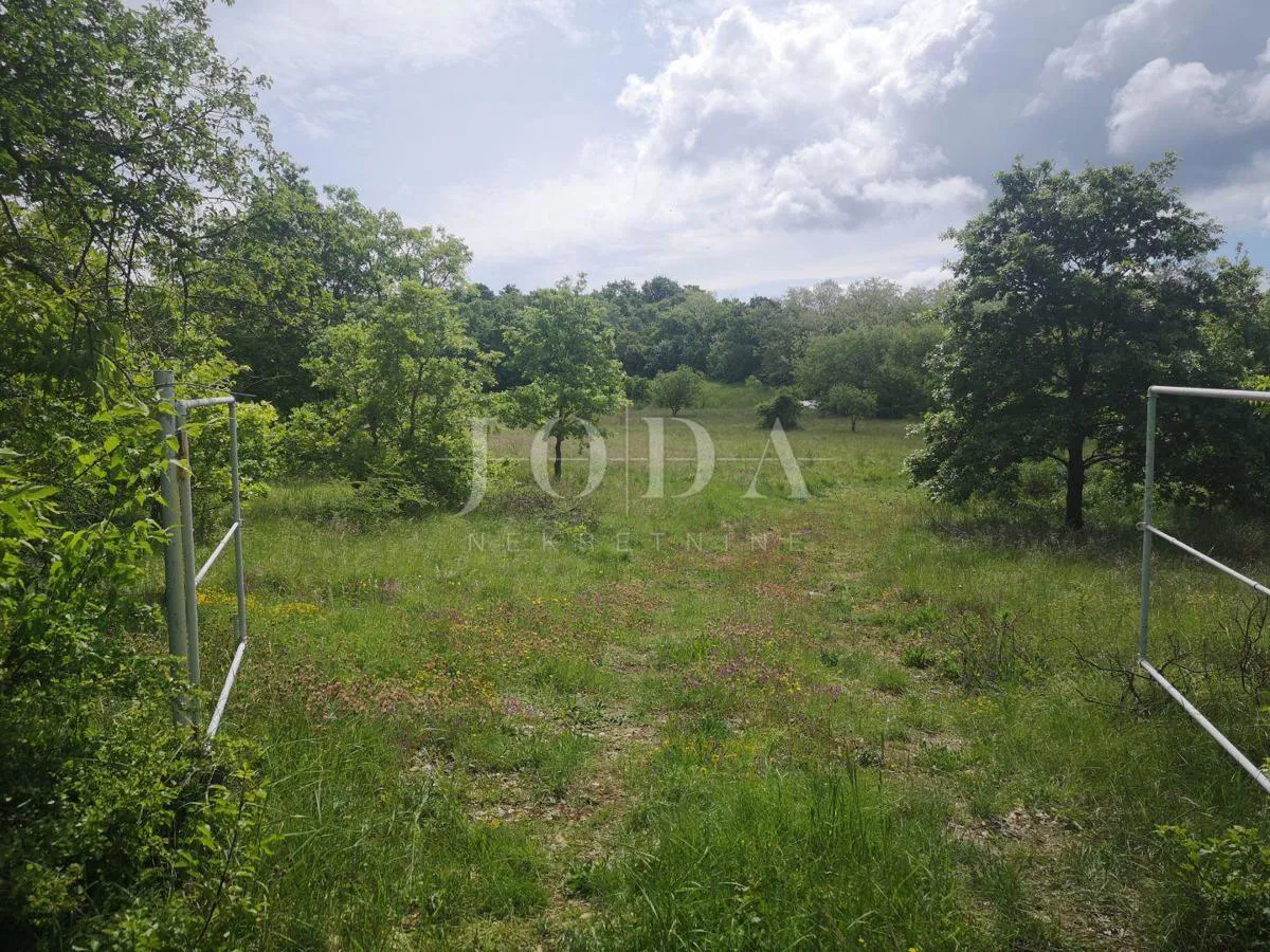 ATRAKTIVNO građevinsko zemljište,LABIN zona Villa