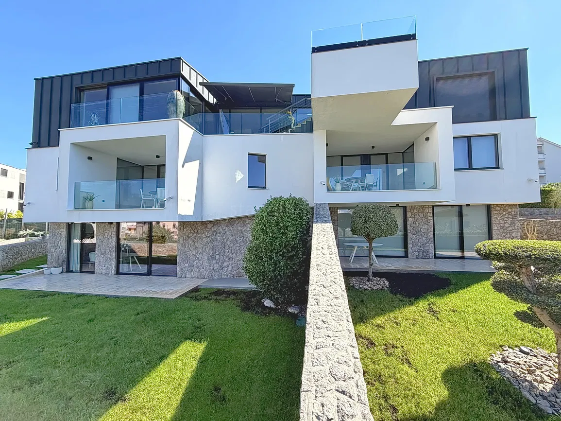 Malinska, modern, három hálószobás apartman közvetlenül a tenger közelében!
