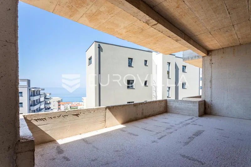 Makarska, dvosoban stan na prvom katu kvalitetne novogradnje