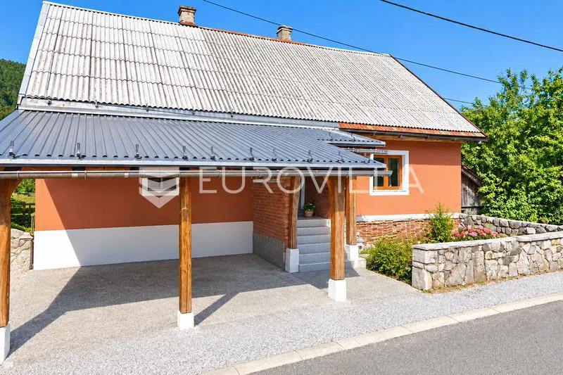 Gorski kotar, Lokve, kuća s velikim potencijalom 240 m², garažom, podrumom i dodatnim objektom