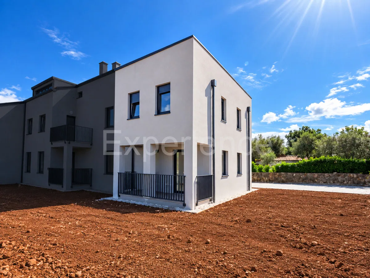 Nelle vicinanze di Parenzo – appartamento di nuova costruzione con GIARDINO e VISTA MARE!