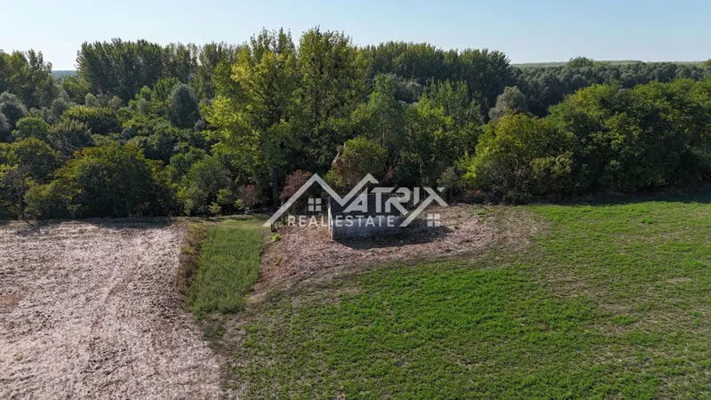 Erdut, zemljište 1.953 m² s ruševnim objektom