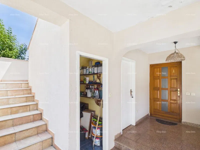 Casa con piscina a Poreč! – 2